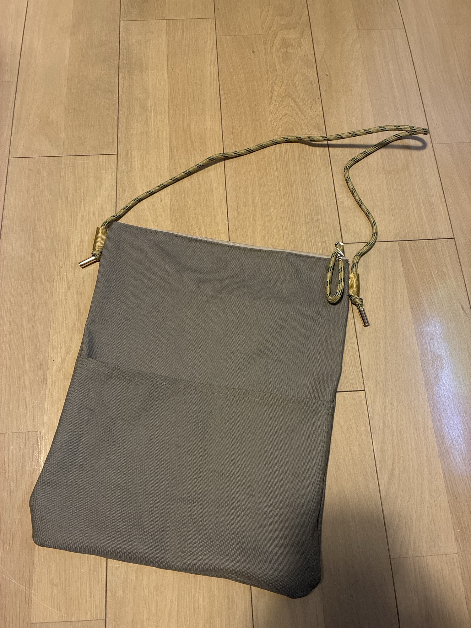# 簡単サコッシュキットで予定よりも大きなバッグを作りました　むしろショルダーバッグ的な